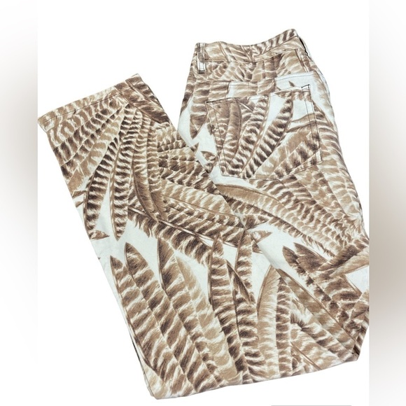 Ralph Lauren straight leg trouser with a feather like pattern. - Picture 2 of 3